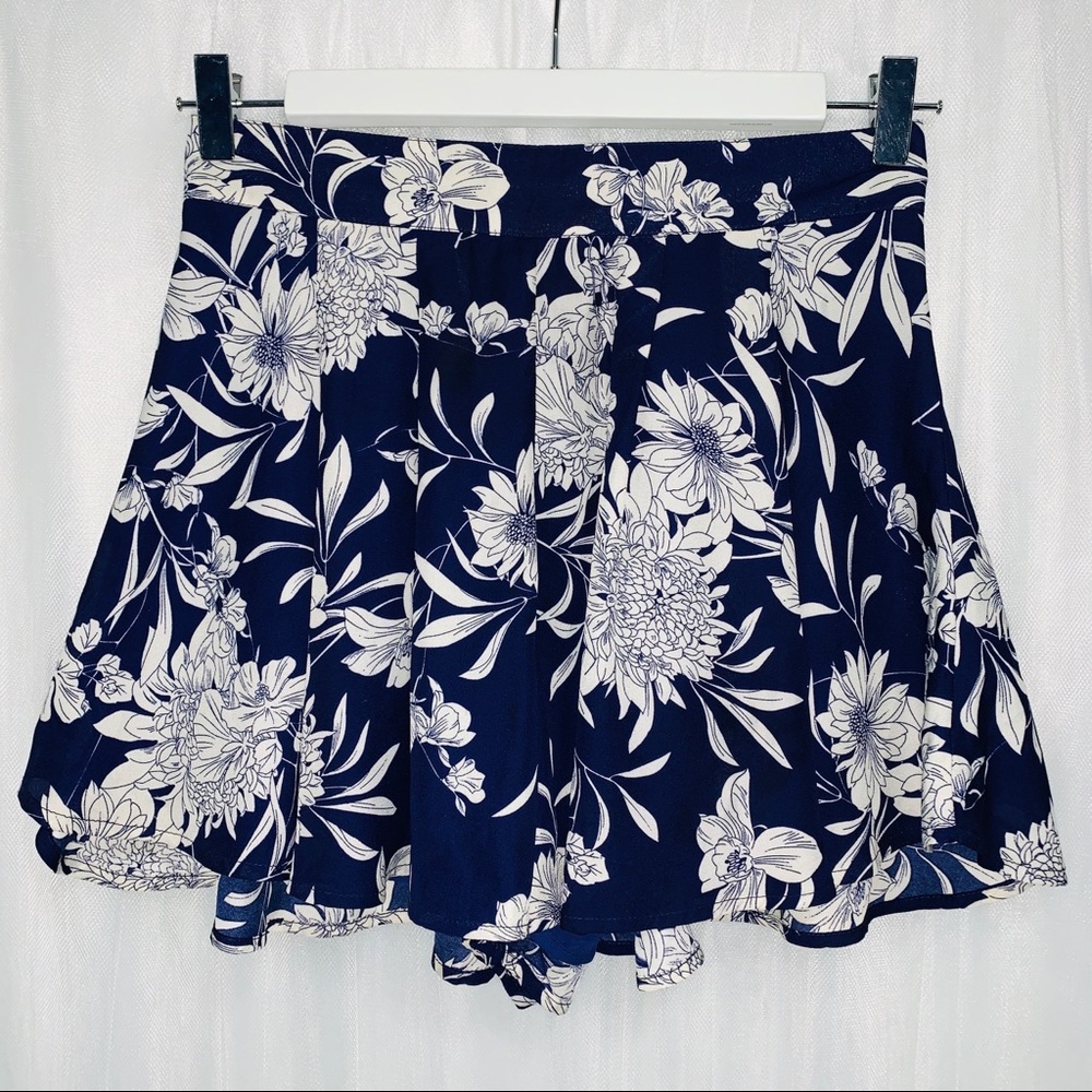 L’Artiste Floral Pleated Skort with Zipper Back
